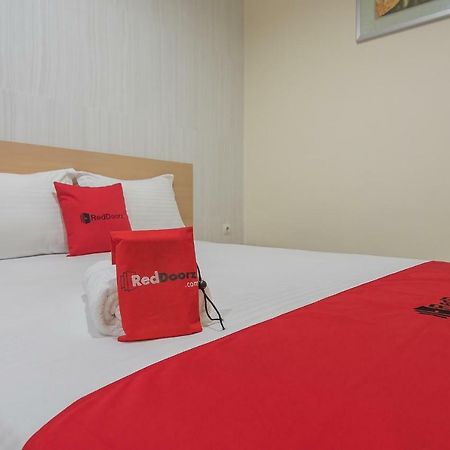 Reddoorz Near Mt Haryono Semarang Hotel Екстериор снимка