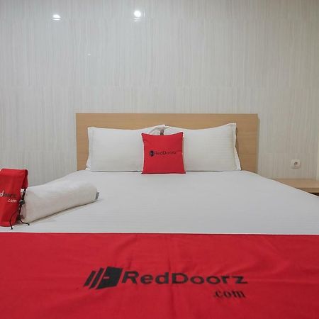 Reddoorz Near Mt Haryono Semarang Hotel Екстериор снимка