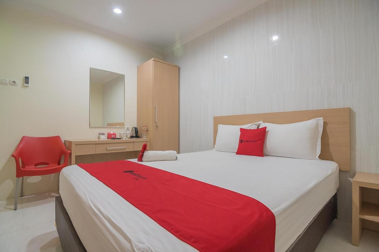 Reddoorz Near Mt Haryono Semarang Hotel Екстериор снимка