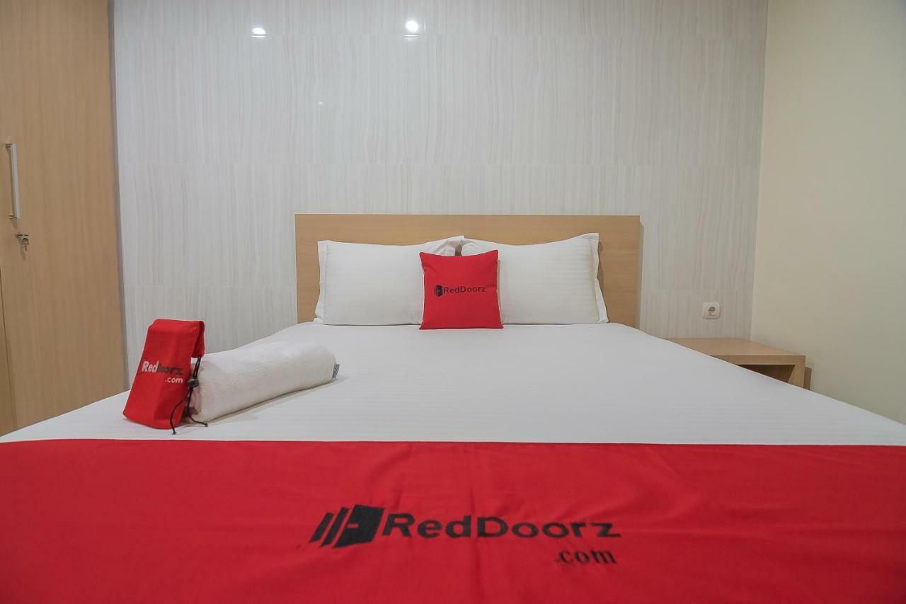 Reddoorz Near Mt Haryono Semarang Hotel Екстериор снимка