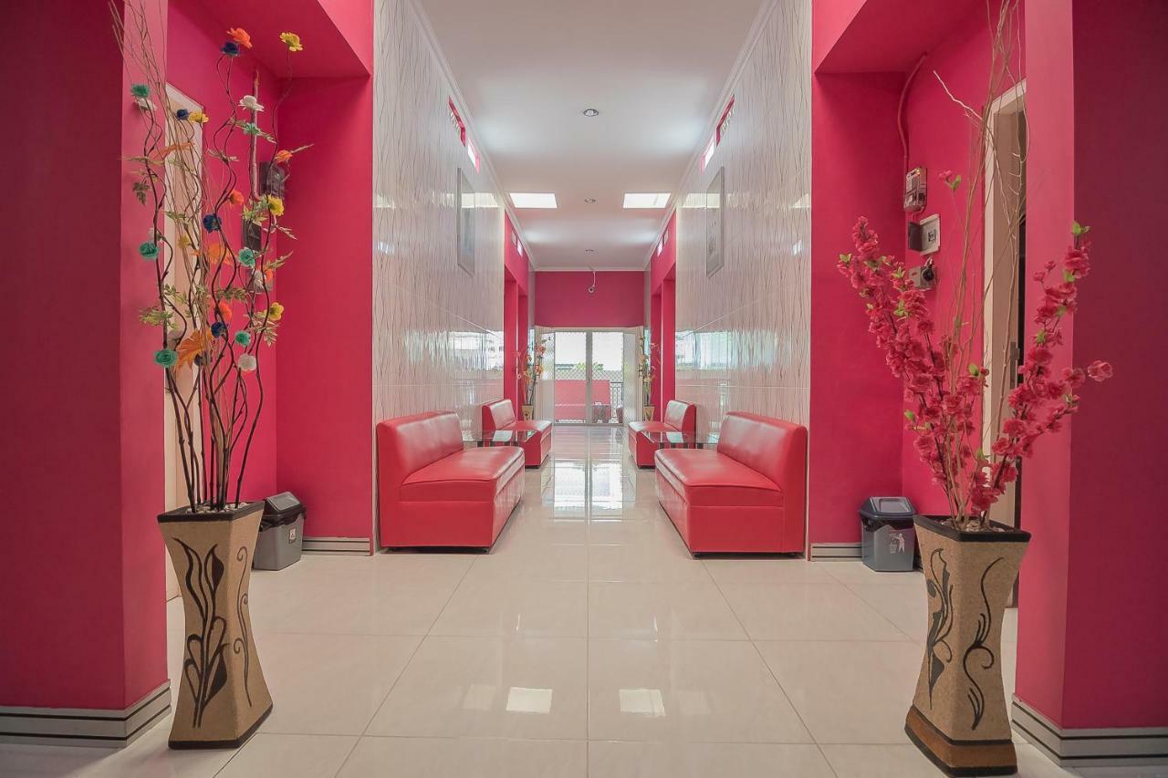 Reddoorz Near Mt Haryono Semarang Hotel Екстериор снимка