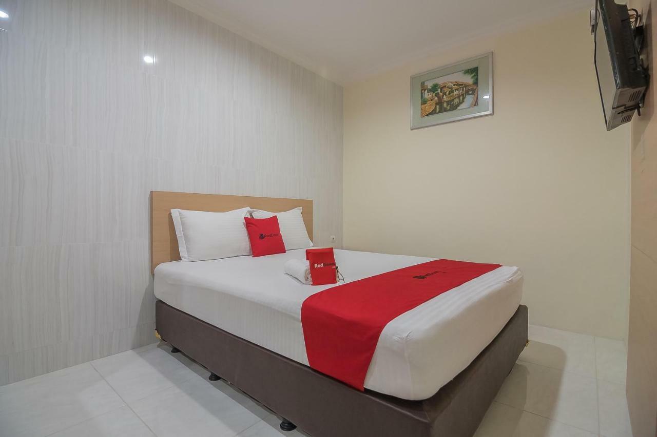 Reddoorz Near Mt Haryono Semarang Hotel Екстериор снимка