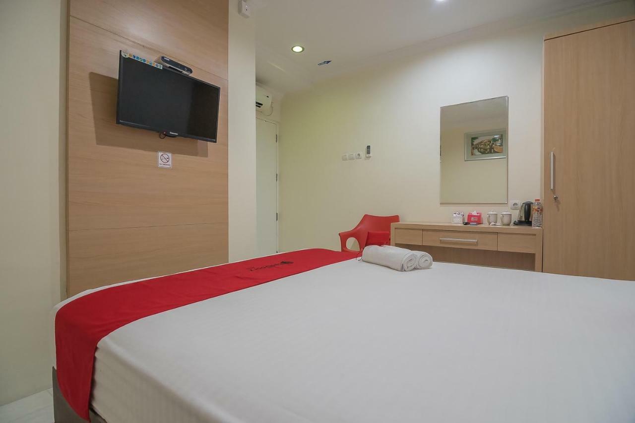 Reddoorz Near Mt Haryono Semarang Hotel Екстериор снимка