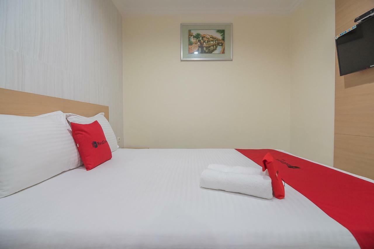 Reddoorz Near Mt Haryono Semarang Hotel Екстериор снимка