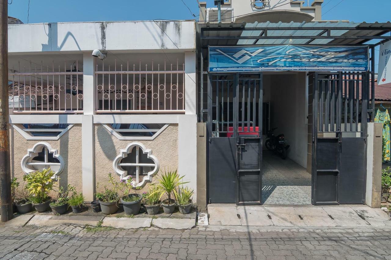 Reddoorz Near Mt Haryono Semarang Hotel Екстериор снимка