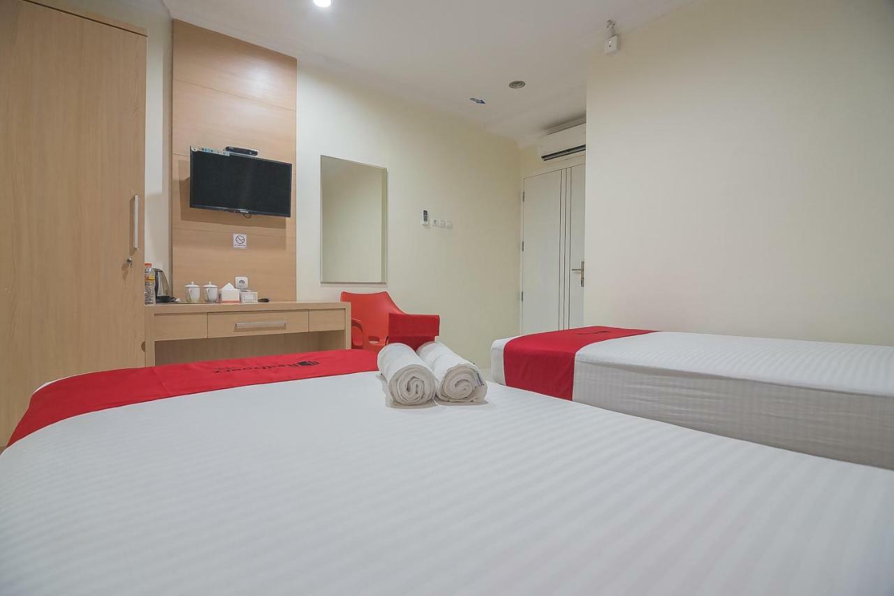 Reddoorz Near Mt Haryono Semarang Hotel Екстериор снимка