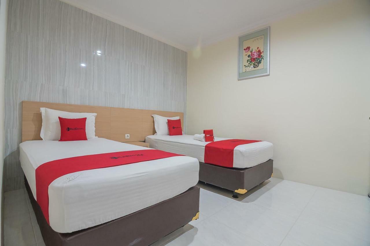 Reddoorz Near Mt Haryono Semarang Hotel Екстериор снимка