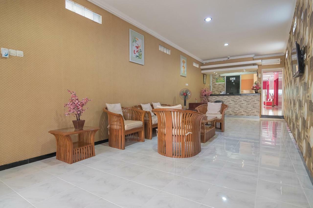 Reddoorz Near Mt Haryono Semarang Hotel Екстериор снимка