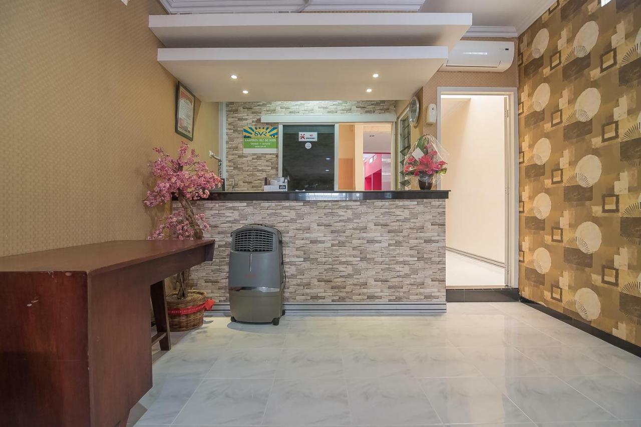 Reddoorz Near Mt Haryono Semarang Hotel Екстериор снимка