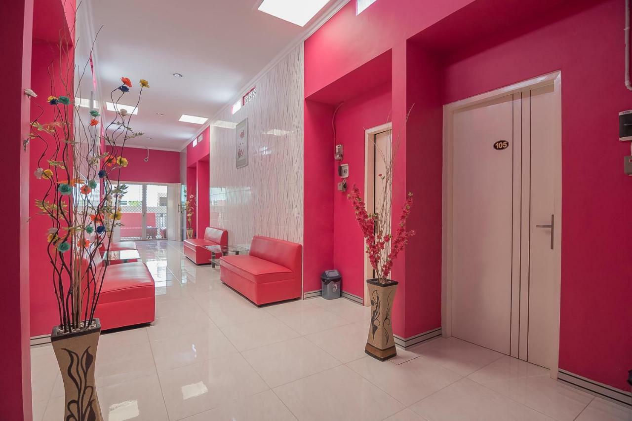 Reddoorz Near Mt Haryono Semarang Hotel Екстериор снимка