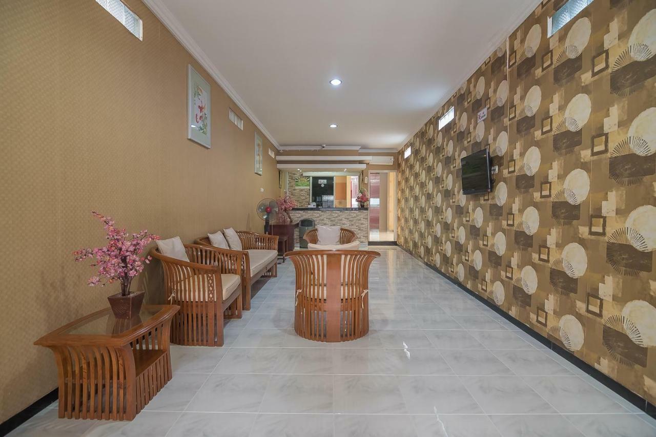 Reddoorz Near Mt Haryono Semarang Hotel Екстериор снимка